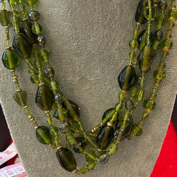 Stunning Green Vintage Multi Strand Necklace - Picture 2 of 5